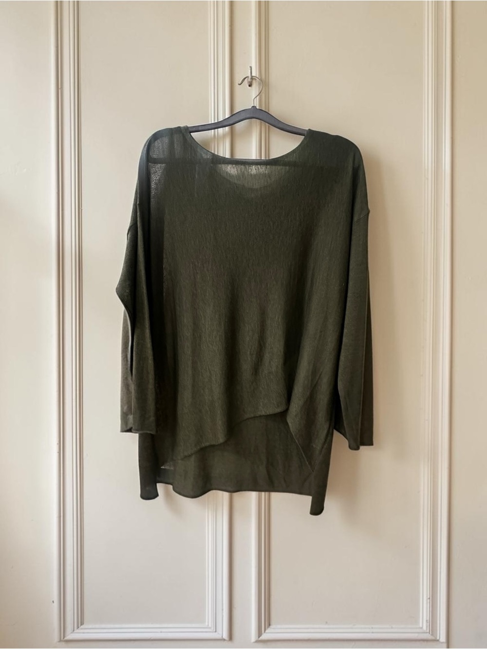 Eileen Fisher Lightweight Hi/Low Cut Blouse. Olive Green. Size: Large